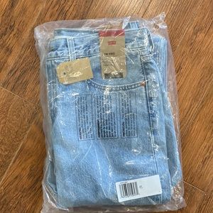 BRAND NEW Levi’s Low Pro Jeans